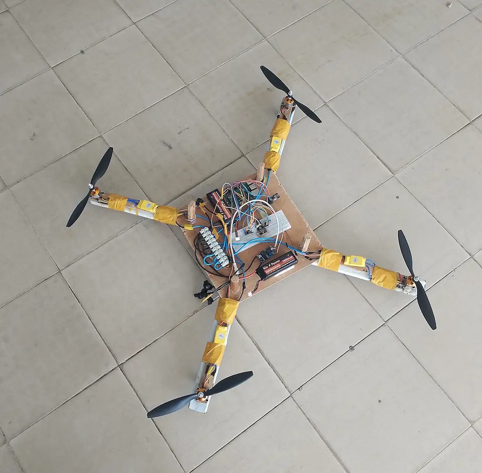 Drone de pulvérisation agricole